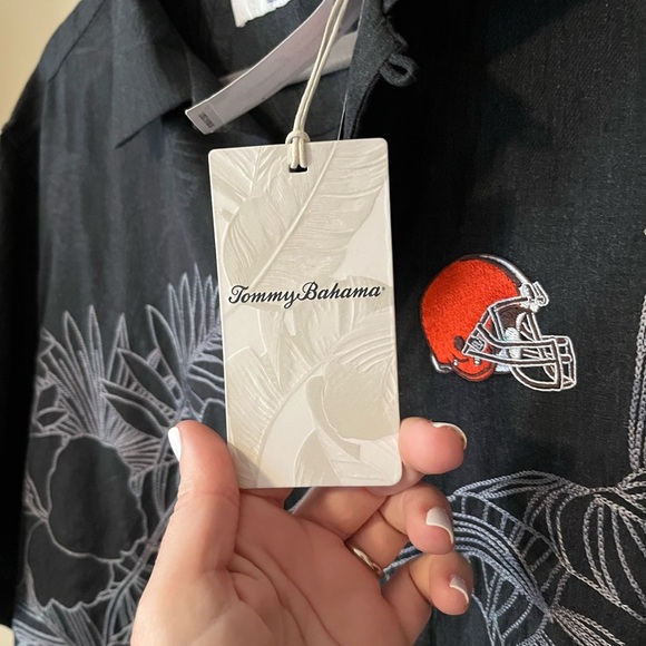 Tommy Bahama Islandzone NFL Cleveland Browns Silk Blend Hawaiian Shirt NWT - Picture 5 of 13